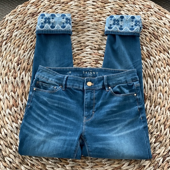 WHBM Embroidered Cuff Skinny Crop - Picture 5 of 16